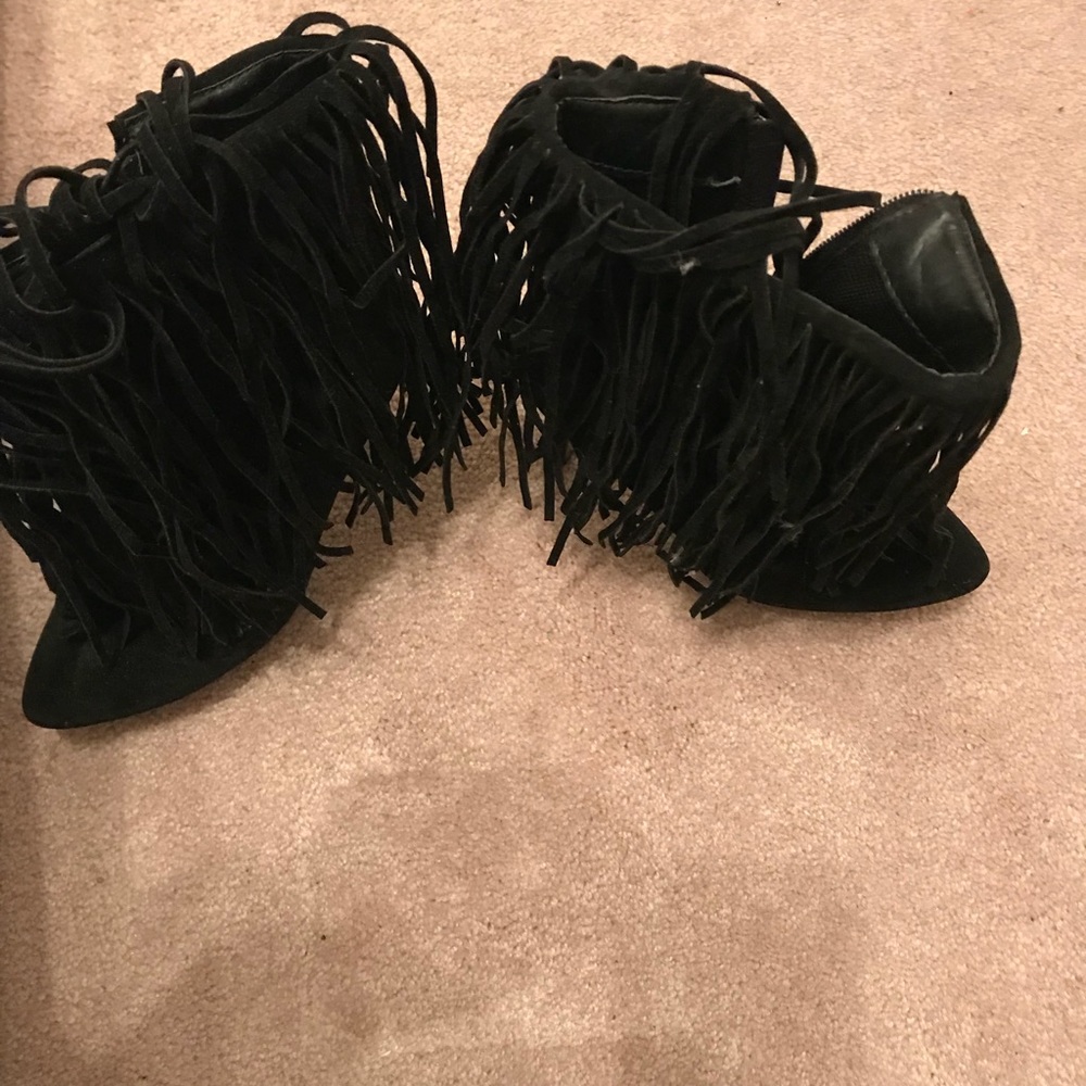 Size 7 fringe heel boots